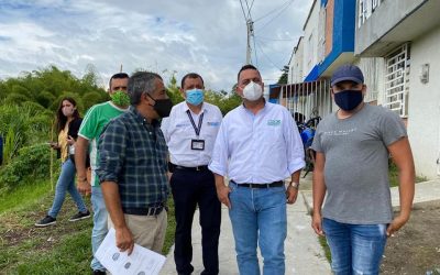 Líderes comunitarios del barrio Entre Verdes en el suroccidente de Armenia exponen a esta hora ante el director general de la CRQ
