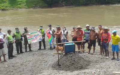 Gestores ambientales del municipio de Montenegro en compañía de la Policía Ambiental y Ejército Nacional…
