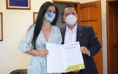 El director general de la CRQ, José Manuel Cortés Orozco, exaltó los 51 años de la Asociación de Artesanos del Quindío…
