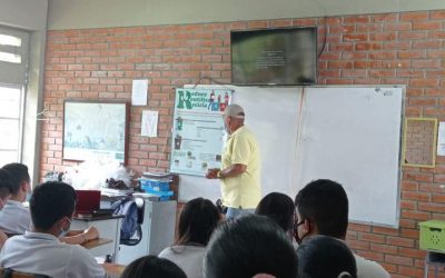 Gestores ambientales de la CRQ del municipio de La Tebaida realizan cátedras ambientales