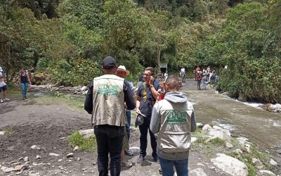 Los gestores ambientales de la CRQ hacen presencia en los puntos de alta afluencia de turistas…