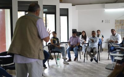 Junto a representantes de las alcaldías municipales del sector cordillerano…