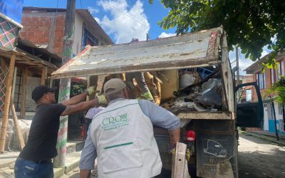 Alrededor de 2 toneladas de residuos inservibles fueron recolectados durante la jornada en la que participaron los gestores ambientales…