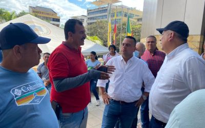 Director general de la CRQ esperó con volqueteros hasta que se definió la reunión con Alcaldía y Gobernación…