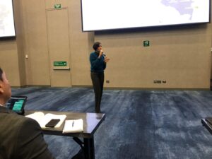 Ministra de ambiente exponiendo Ministra de ambiente exponiendo