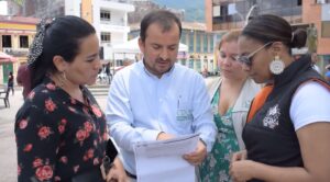 Capacitación manejo de residuos solidos funcionario CRQ.