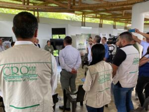 Funcionarios de la CRQ en la celebración del día nacional del bambú. Funcionarios de la CRQ en la celebración del día nacional del bambú.