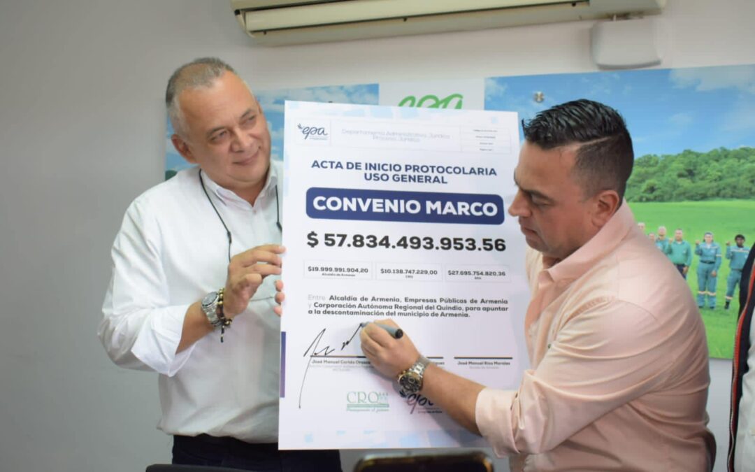 Director general de la CRQ firma convenio por más de $ 57 mil millones para descontaminar fuentes hídricas de Armenia.