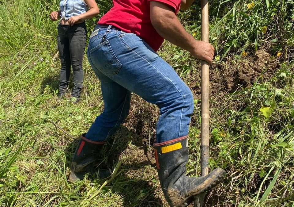 Trabajos para mitigar afectación por deslizamiento en la vía Barragán-Génova
