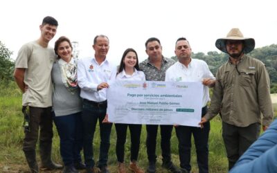 En el predio La Rivera de Filandia se entrega incentivo económico de $32 millones a los propietarios del sitio por la conservación de alrededor de 140 hectáreas de bosque entre los municipios de Salento y Filandia.