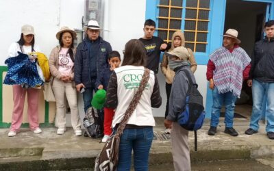 Gestores ambientales de la CRQ ubicados en Salento, Filandia y río Verde apoyan las actividades que realiza la corporación durante la temporada de la Semana Mayor para sensibilizar a los turistas sobre la importancia de proteger el patrimonio ambiental en esta época vacacional.