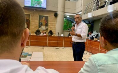 En respuesta a la invitación que realizó el Concejo Municipal de Armenía, la CRQ hace presencia en el recinto para exponer el plan de contingencia para la protección de las fuentes hídricas del Quindío en el marco de la situación que se presenta con el volcán Nevado del Ruiz.